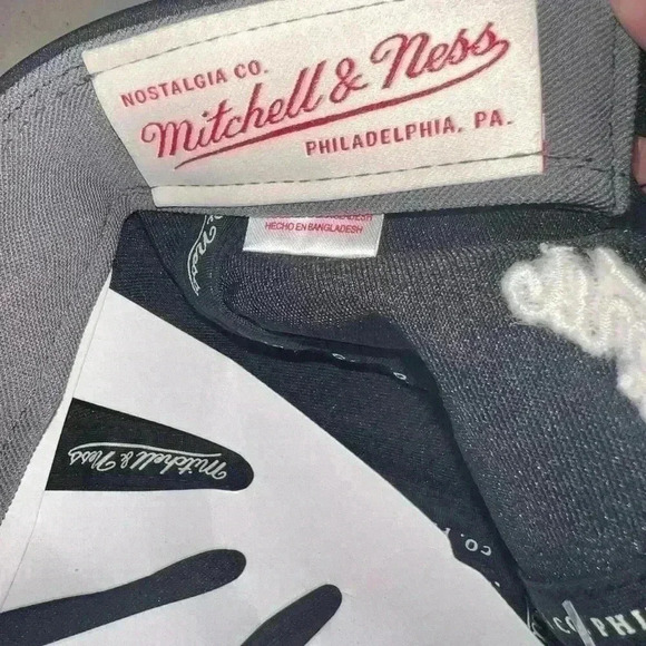 NWT Mitchell & Ness Cleveland Cavaliers logo hat - Picture 4 of 6